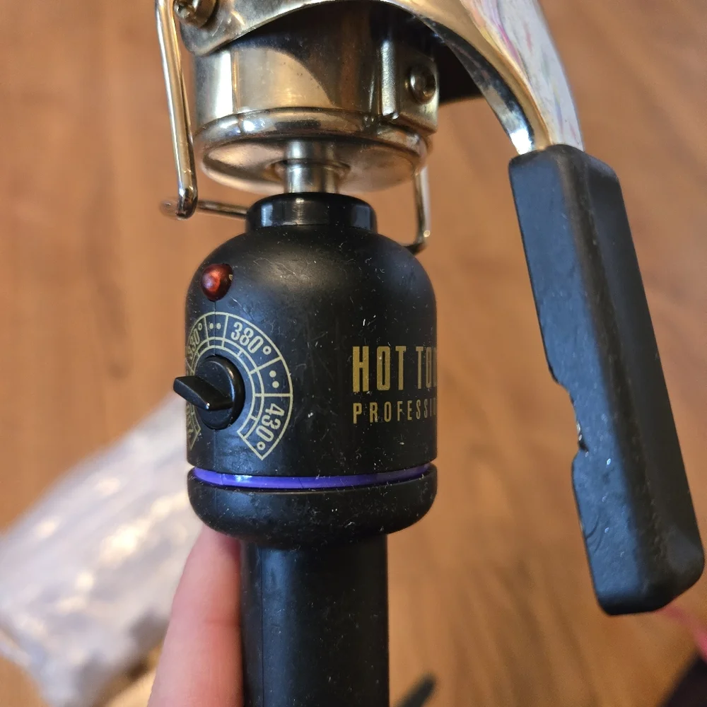 Hot Tools Signature Series Gold Curling Iron Wand 1.25
